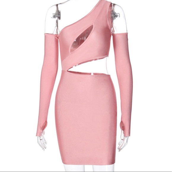 Pink dress in size L. Fits like M/L never been worn still in original packaging - Picture 3 of 3